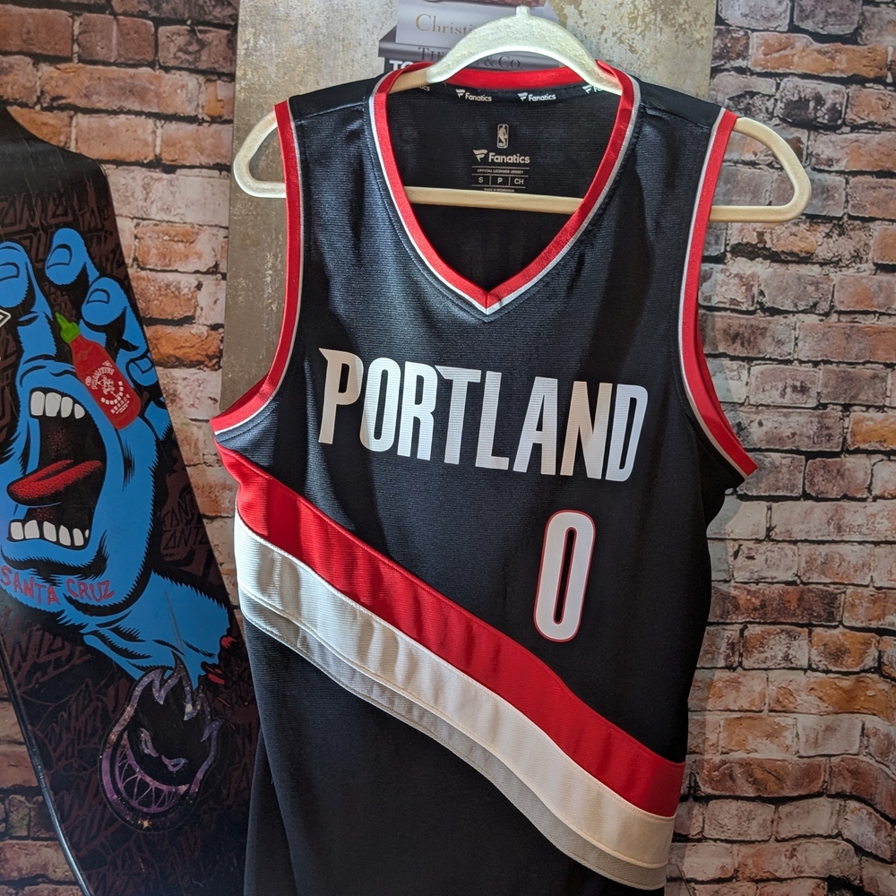Fanatics Portland Trailblazer Damian Lillard Jersey,EUC, Size Small, 33$.